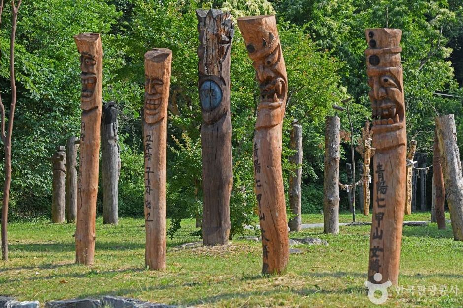 칠갑산 장승공원. 장곡사 들머리 쪽 볼거리다. ⓒ한국관광공사 TourAP