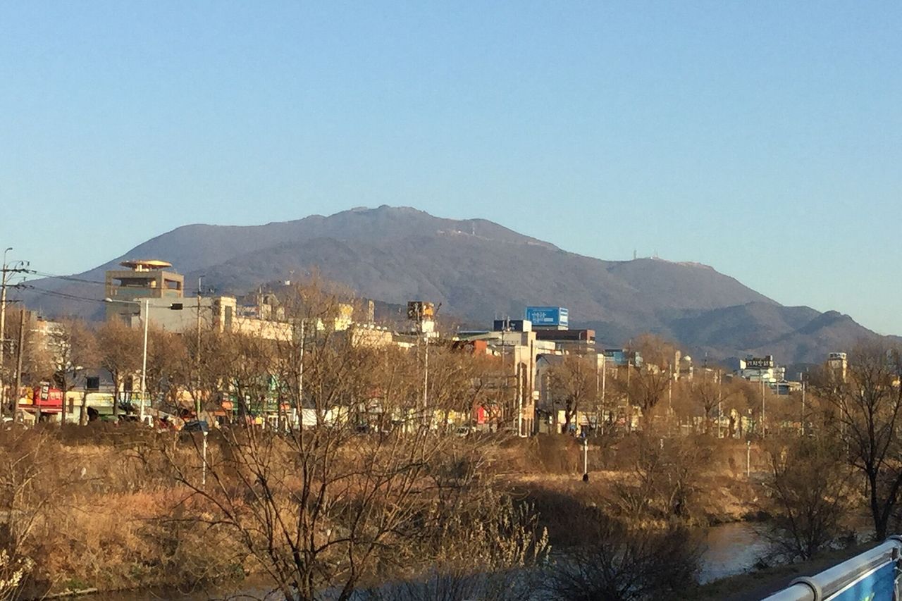 광주 시내에서 바라본 무등산 전경