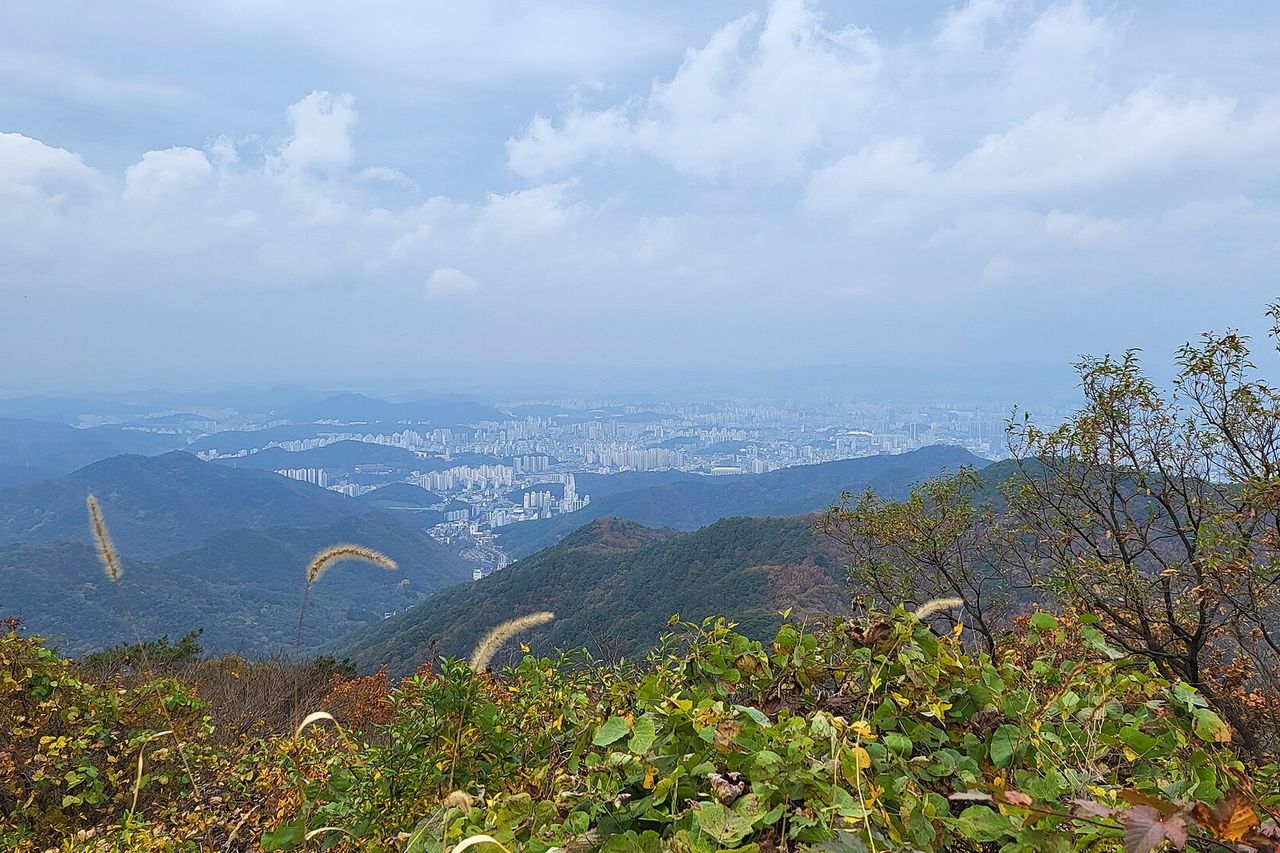 무등산에서 내려다본 광주 시가지 조망