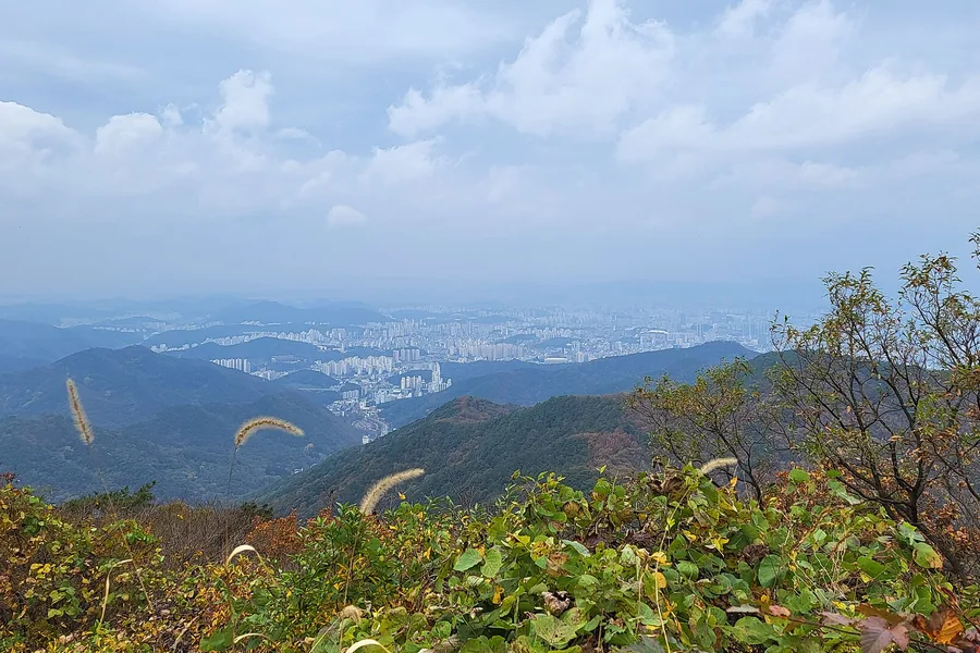 무등산에서 내려다본 광주 시가지 조망