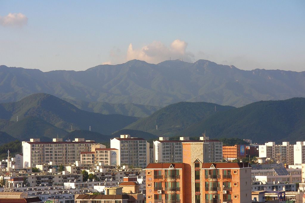 대구 시내에서 본 팔공산 전경