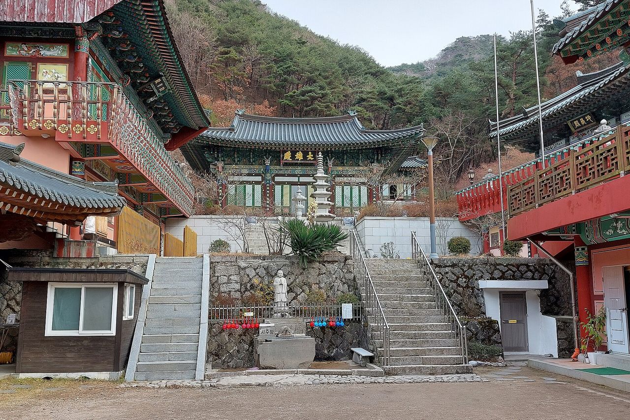 팔공산 관암사 경내