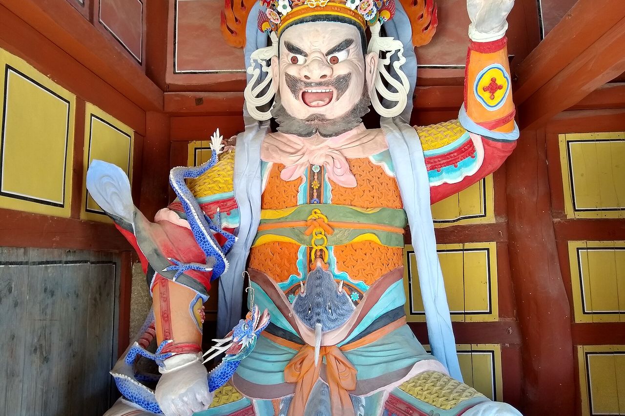 선운사 천왕문의 사천왕상. 절집 답사의 볼거리 중 하나다. ⓒLance