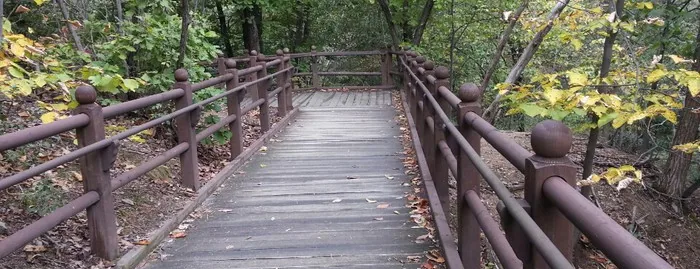 북한산둘레길 숲속 나무데크 산책로